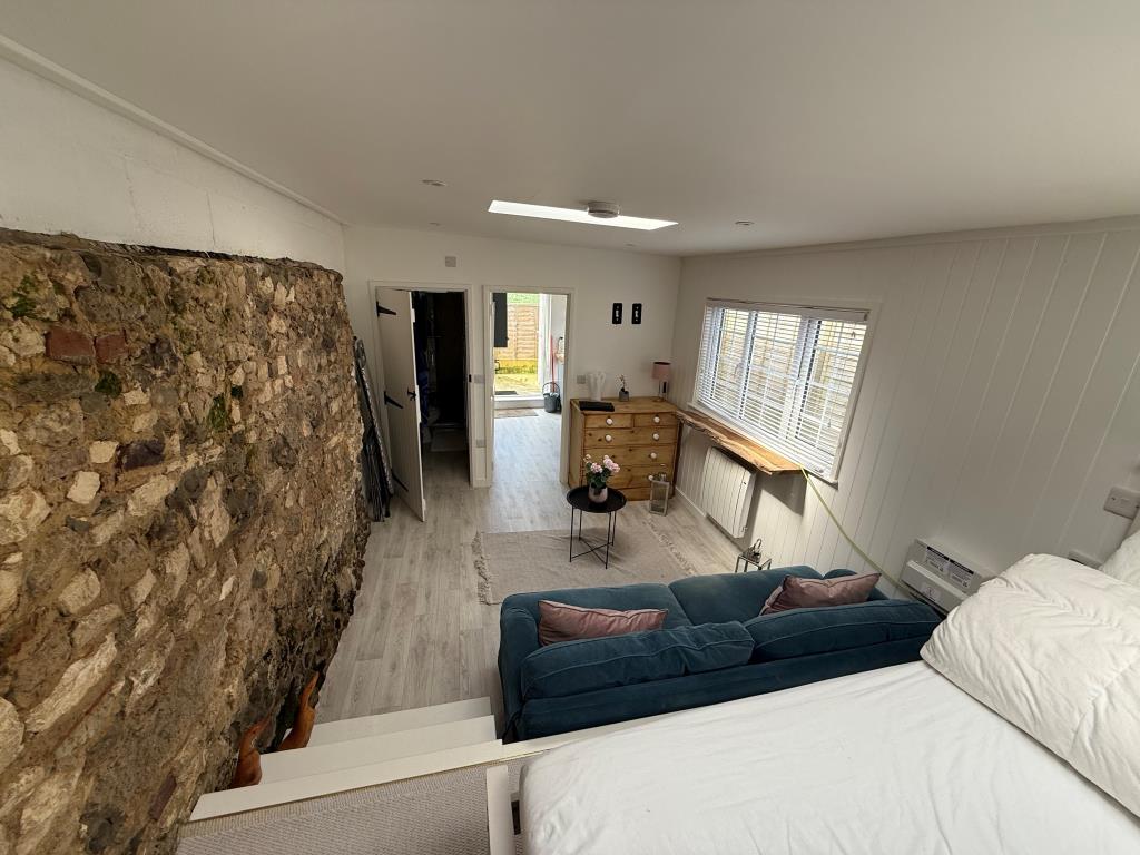 Lot: 61 - OFFICE WITH PARKING IN ATTRACTIVE LOCATION - View from the bedroom looking back over the living room